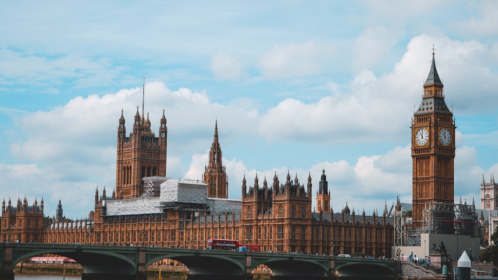 Stunning daytime view of Big Ben and Palace of Westminster in London, UK.